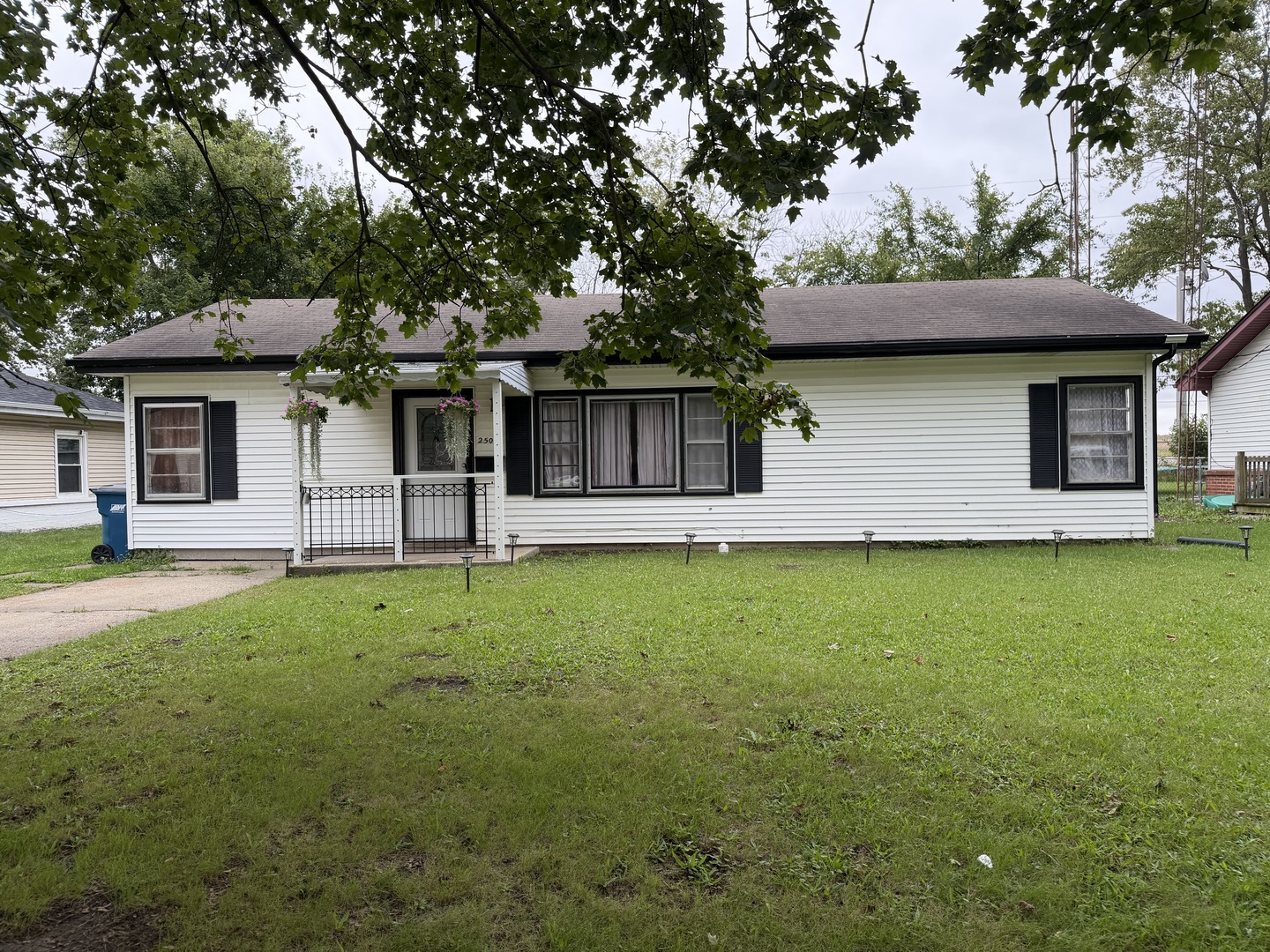 250 N Hammes Avenue Property Photo 1