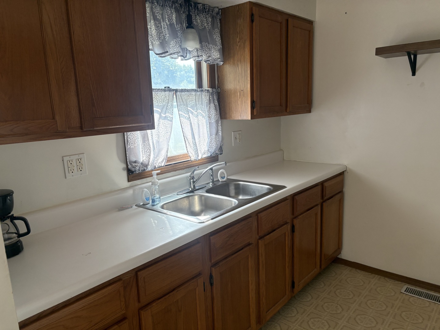 105 N Lawrence Street Property Photo 13