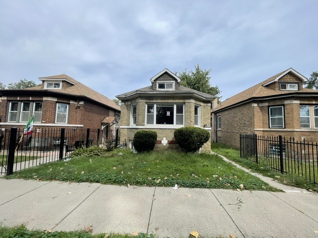 724 W 50TH Place Property Photo 1