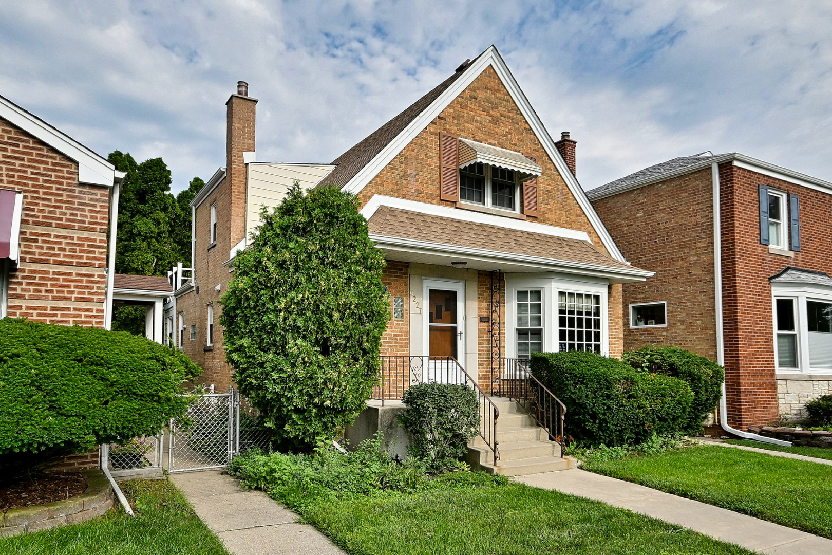 6227 N Naper Avenue Property Photo 2