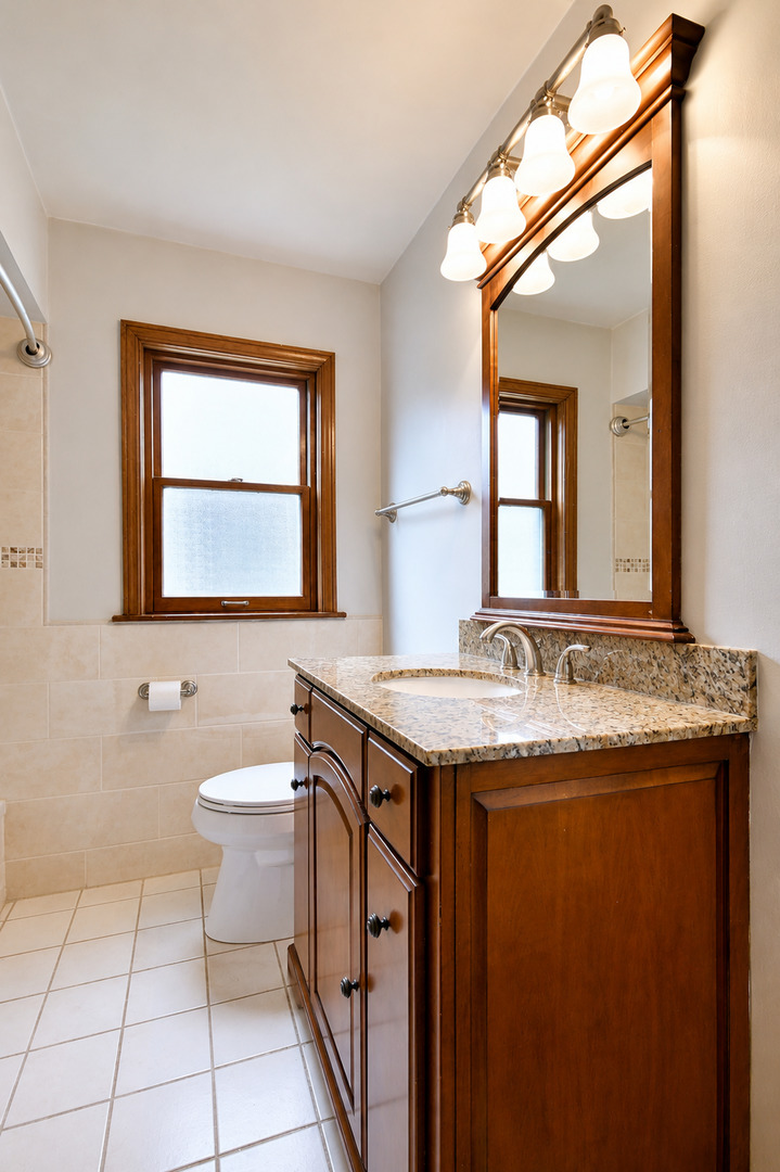 6227 N Naper Avenue Property Photo 5