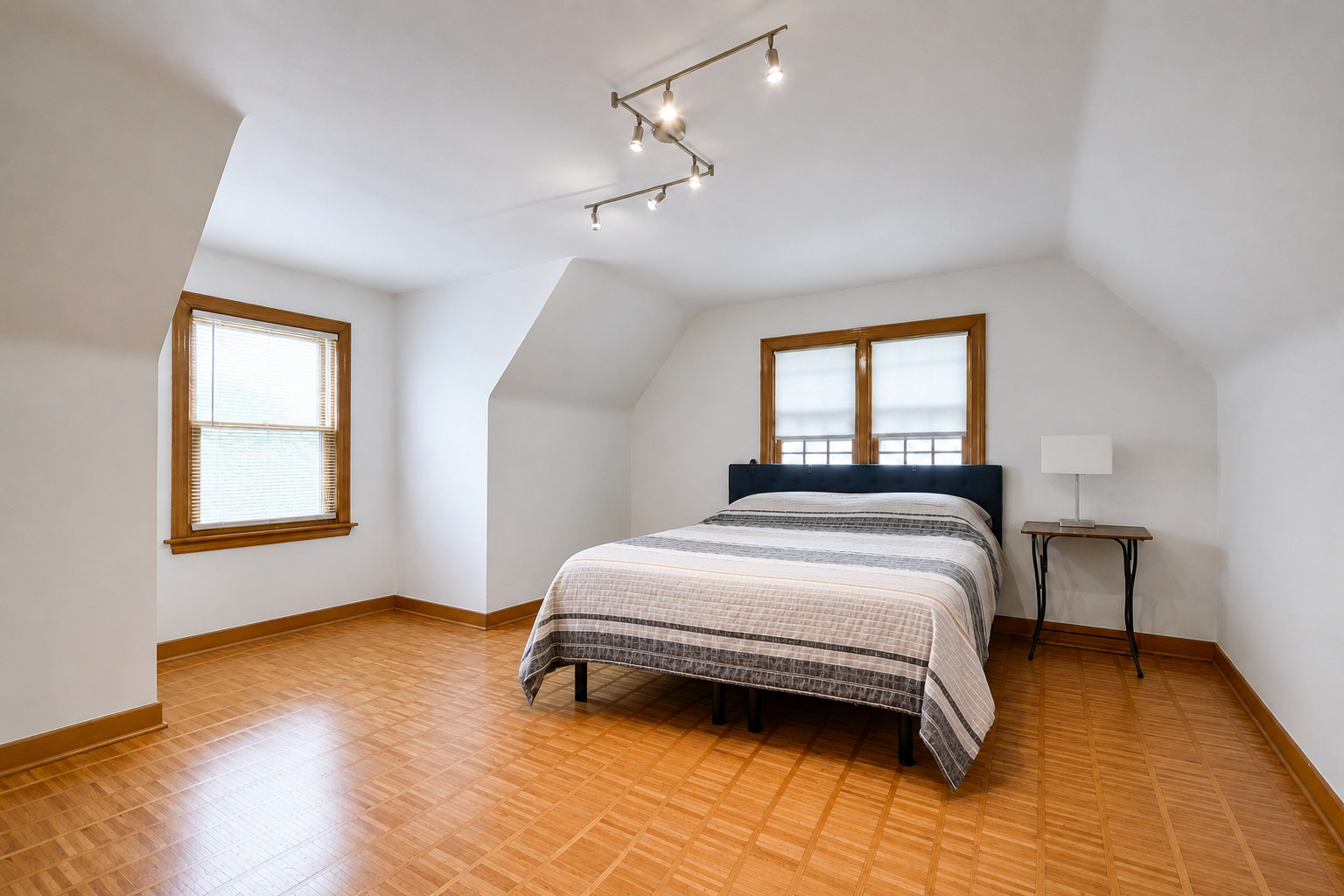 6227 N Naper Avenue Property Photo 18