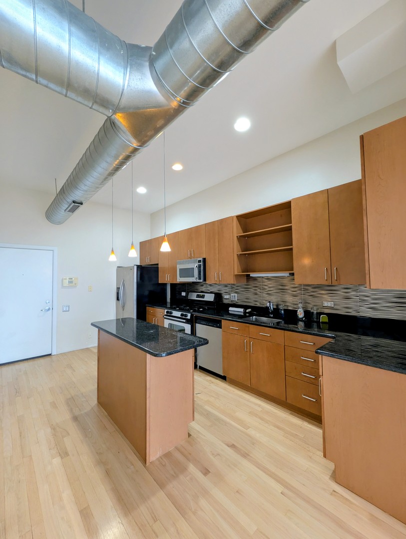 5115 N Clark Street 3f Property Photo 4