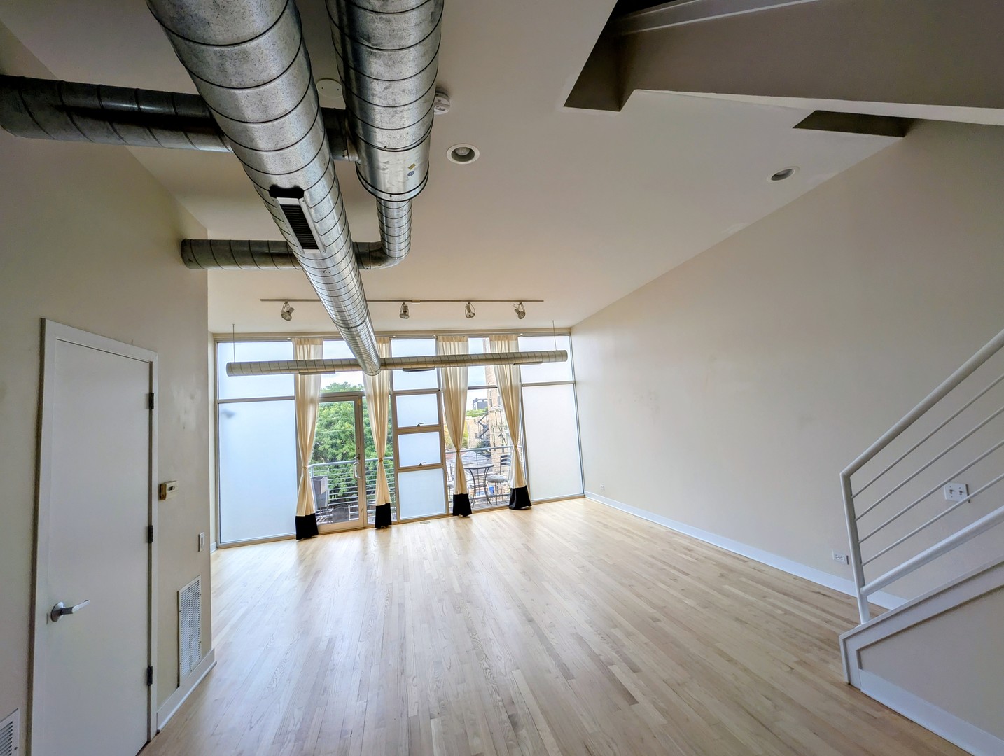 5115 N Clark Street 3f Property Photo 5