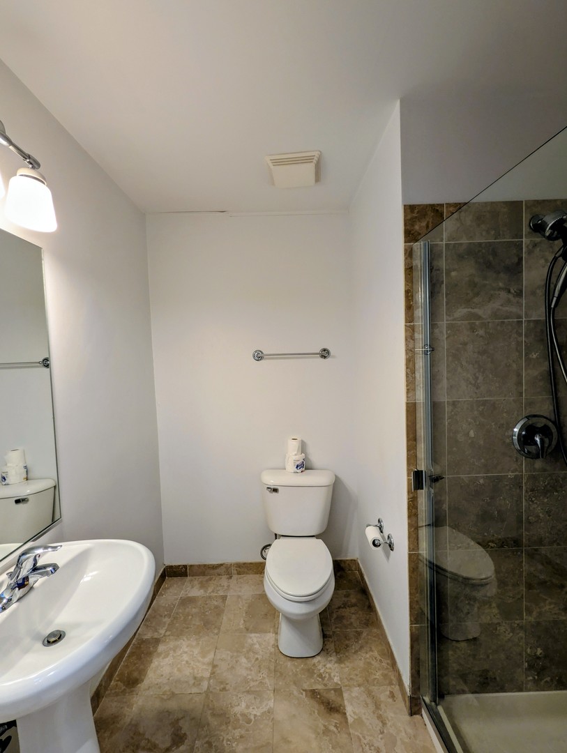 5115 N Clark Street 3f Property Photo 12