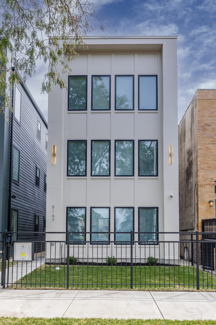 5167 S Michigan Avenue Property Photo 1