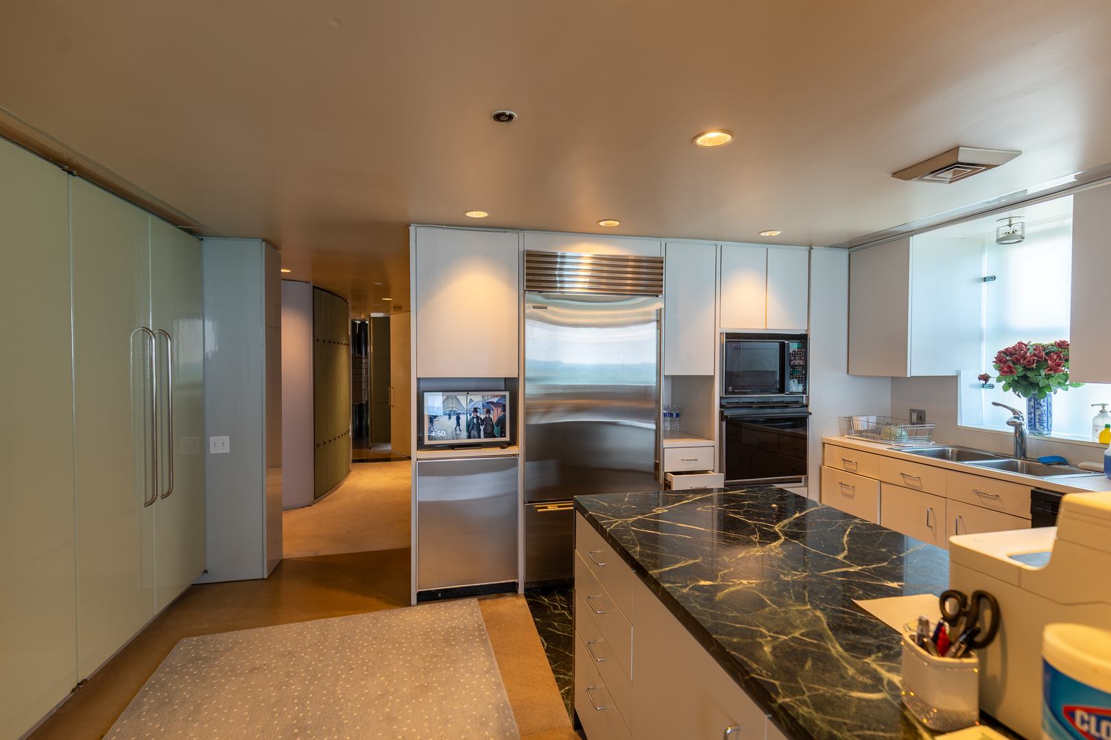 1418 N Lake Shore Drive 28 Property Photo 4