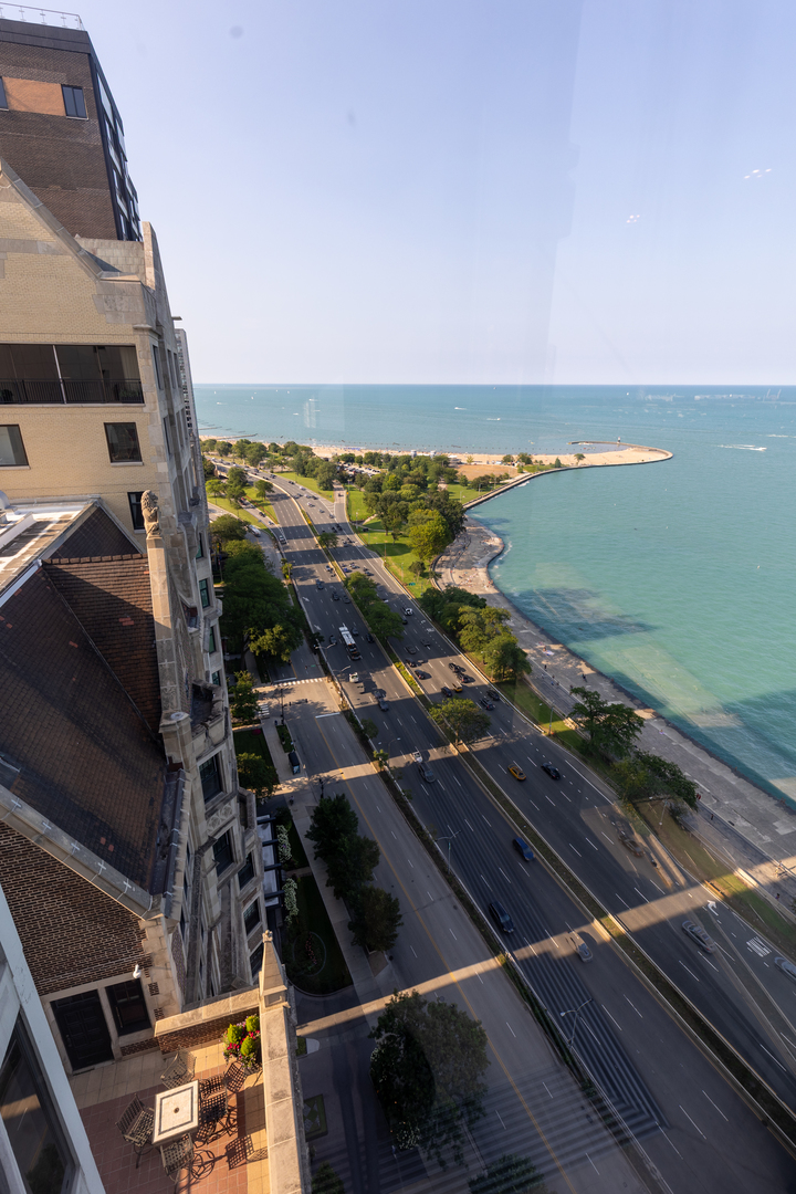 1418 N Lake Shore Drive 28 Property Photo 13