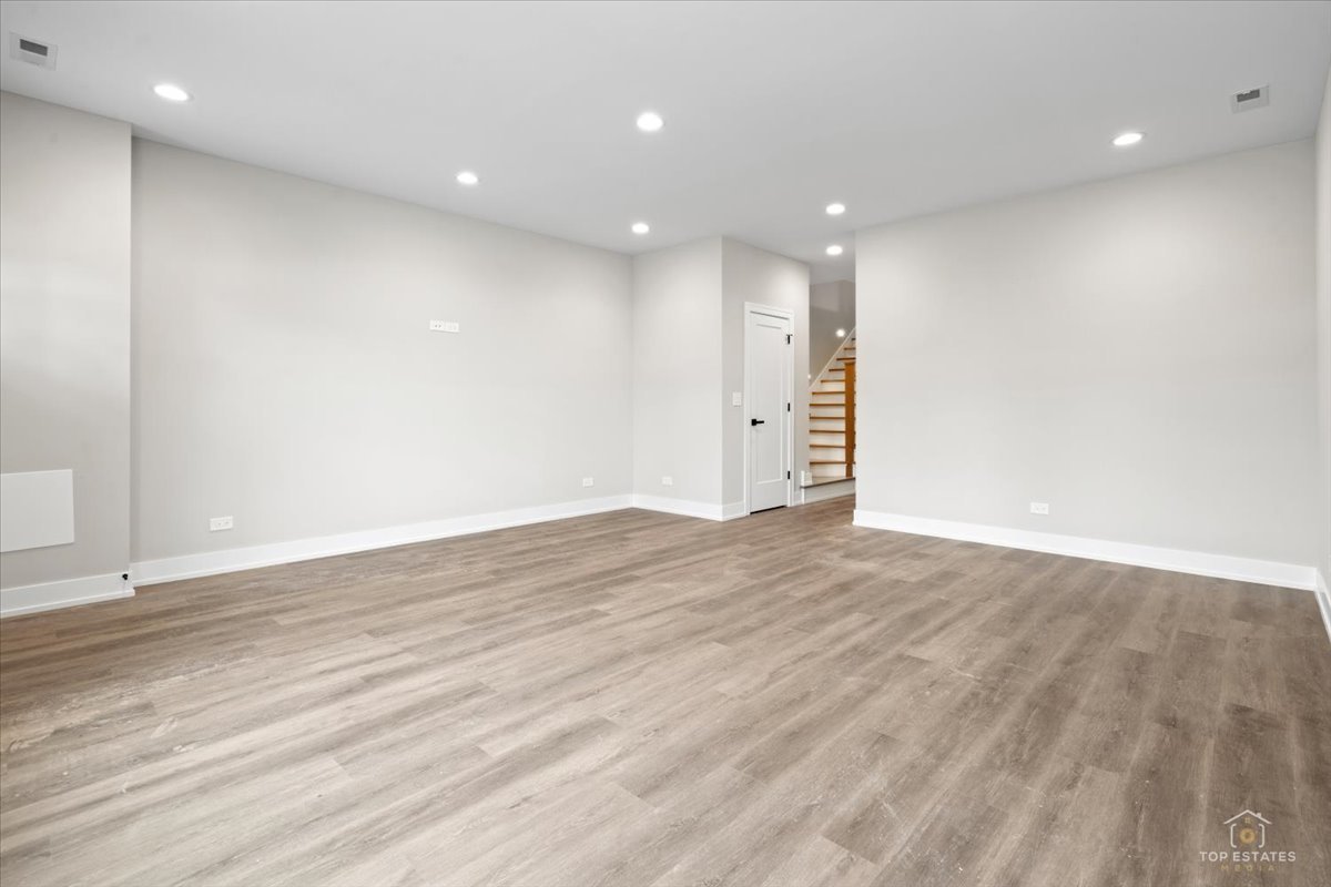 4851 S Ridgeway Avenue Property Photo 6