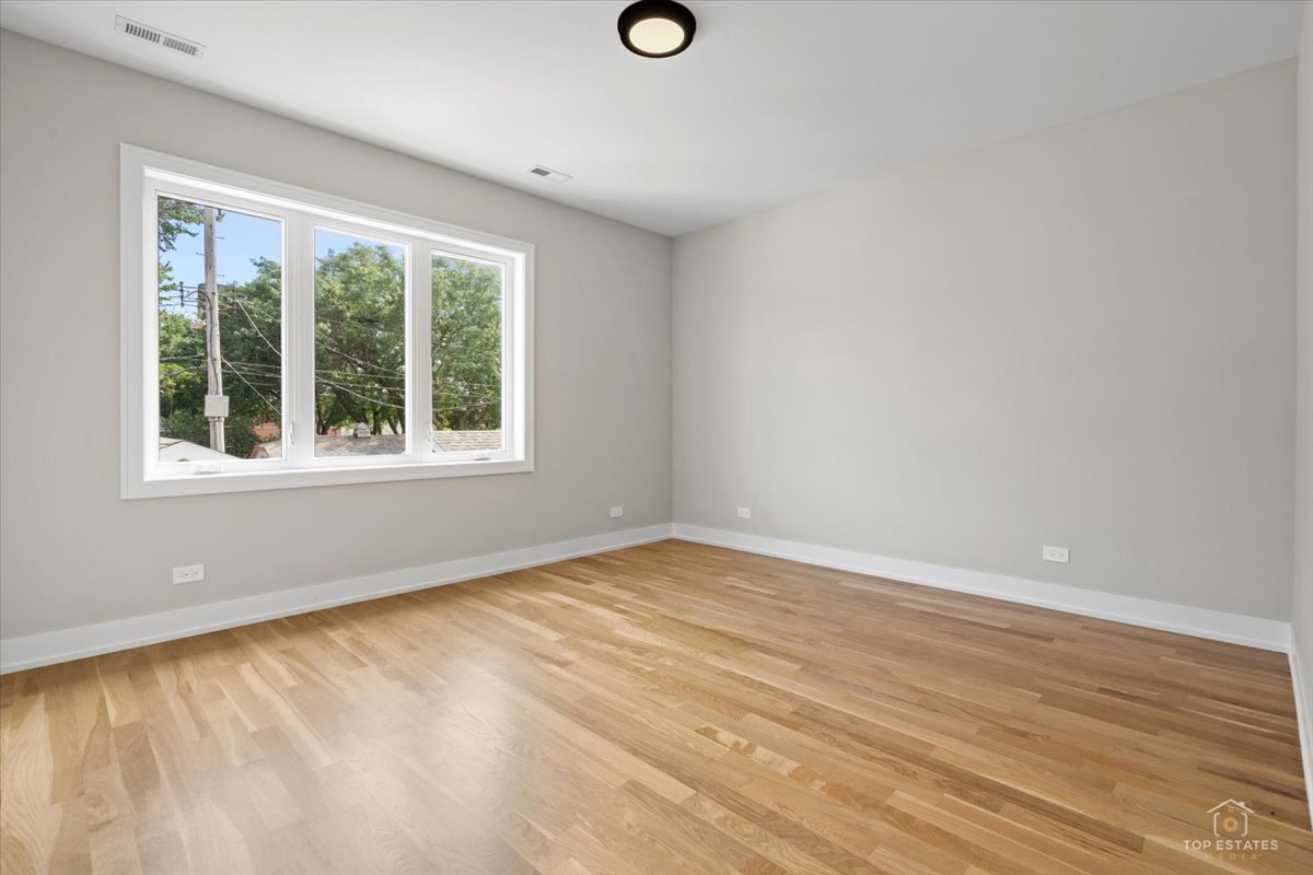 4851 S Ridgeway Avenue Property Photo 23