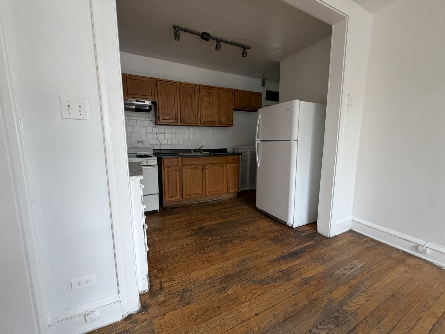 4515 N Hamlin Avenue 2 Property Photo 6