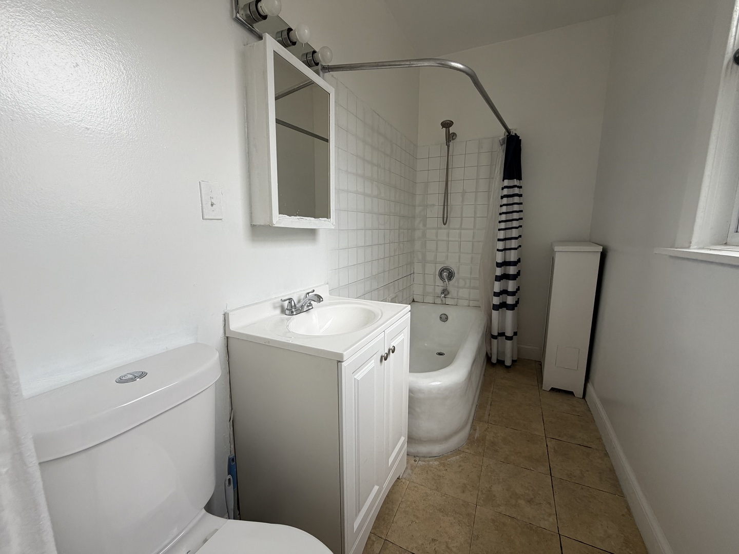 4515 N Hamlin Avenue 2 Property Photo 8