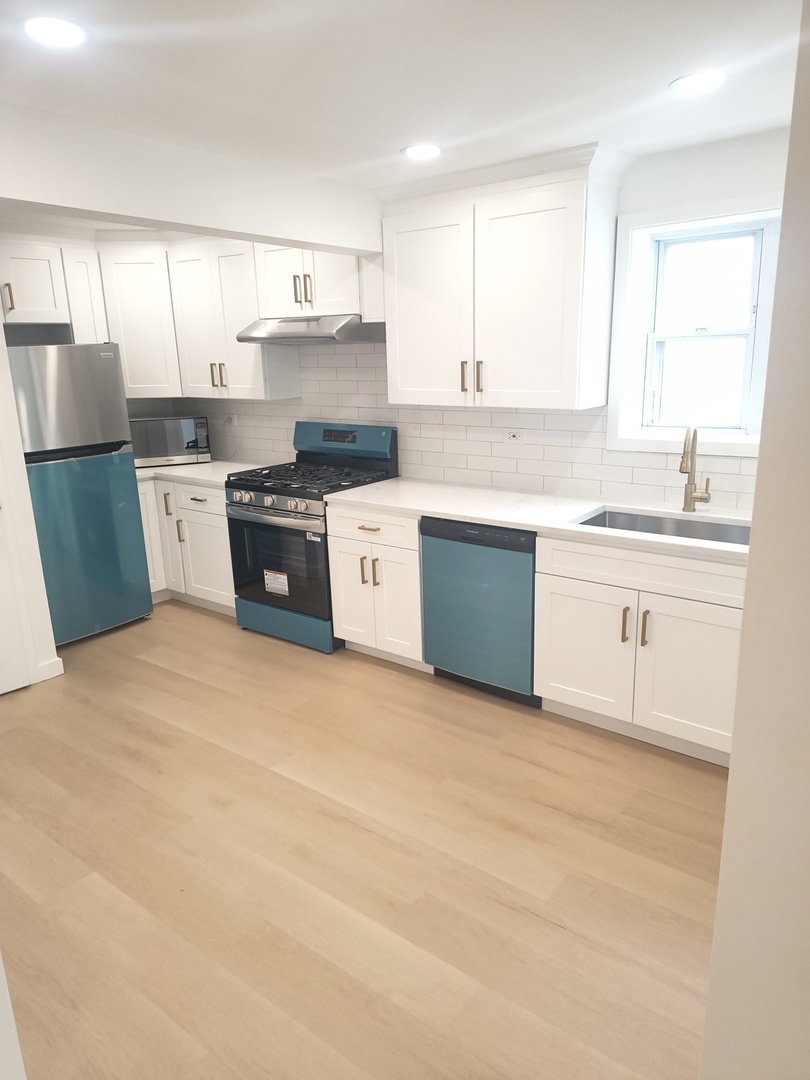 9822 Meade Avenue Property Photo 3