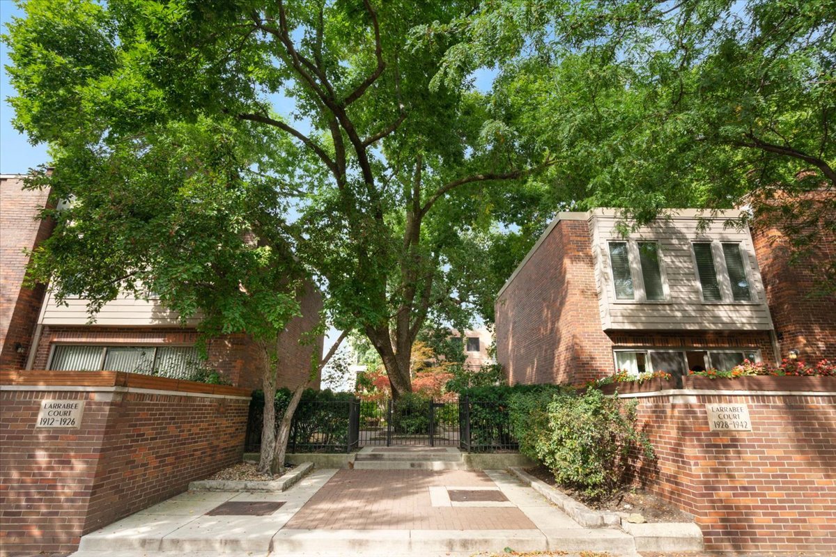 1928 N Larrabee Street Property Photo 1
