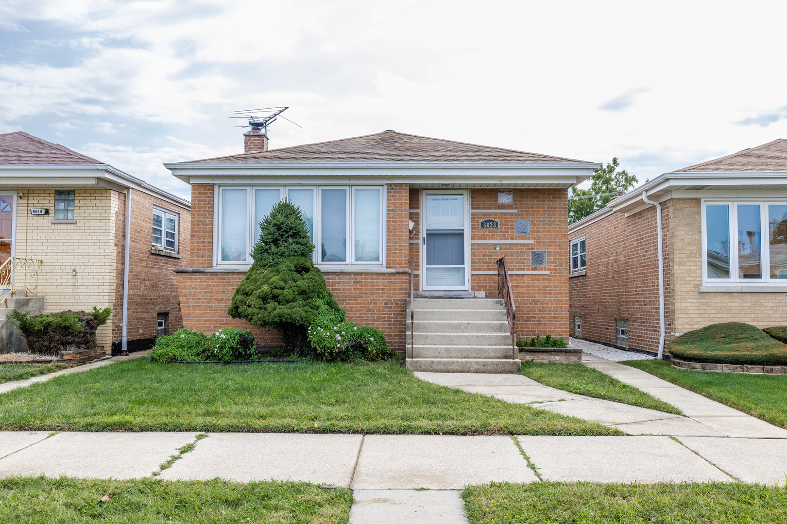6023 S Parkside Avenue Property Photo 1