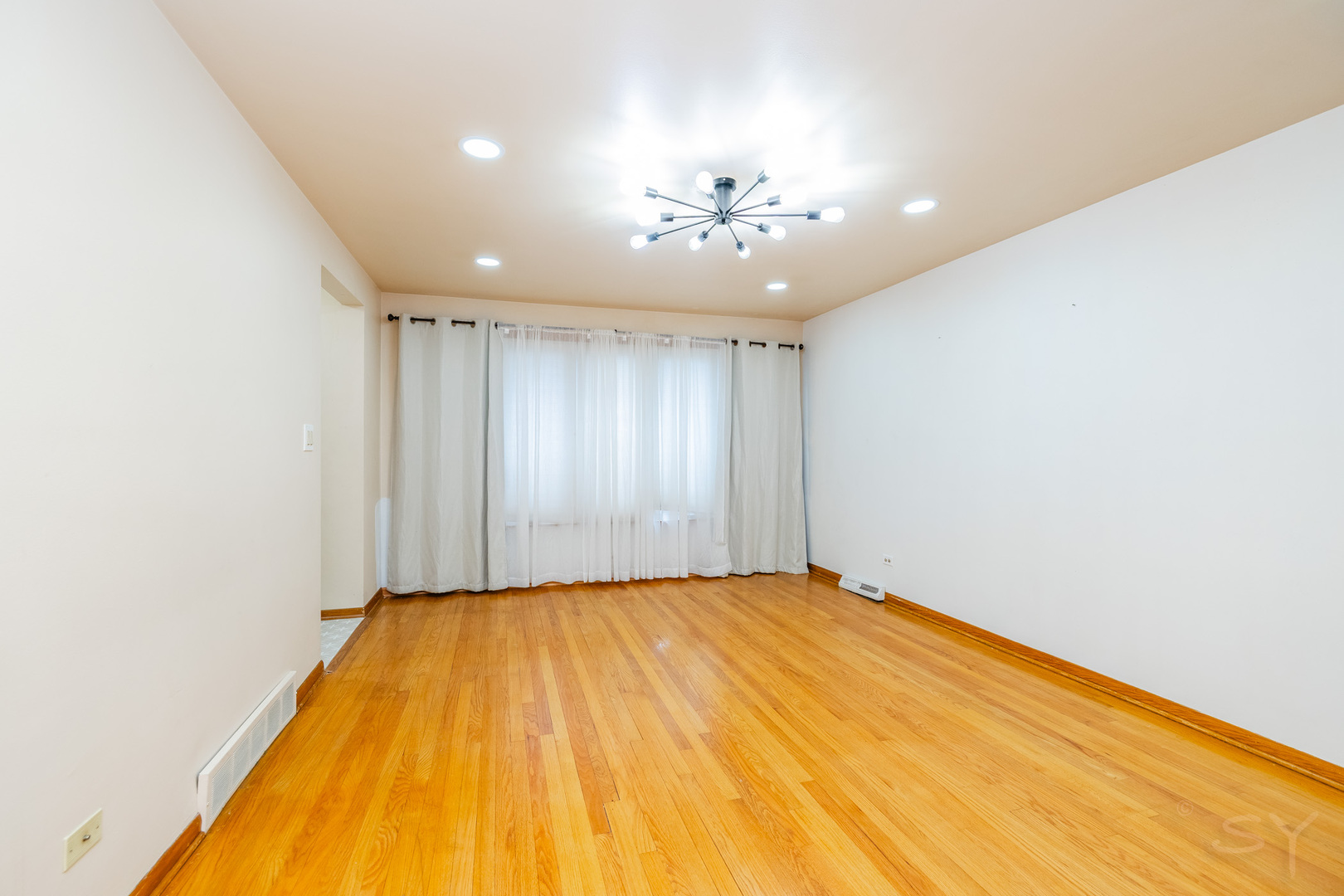 6023 S Parkside Avenue Property Photo 2