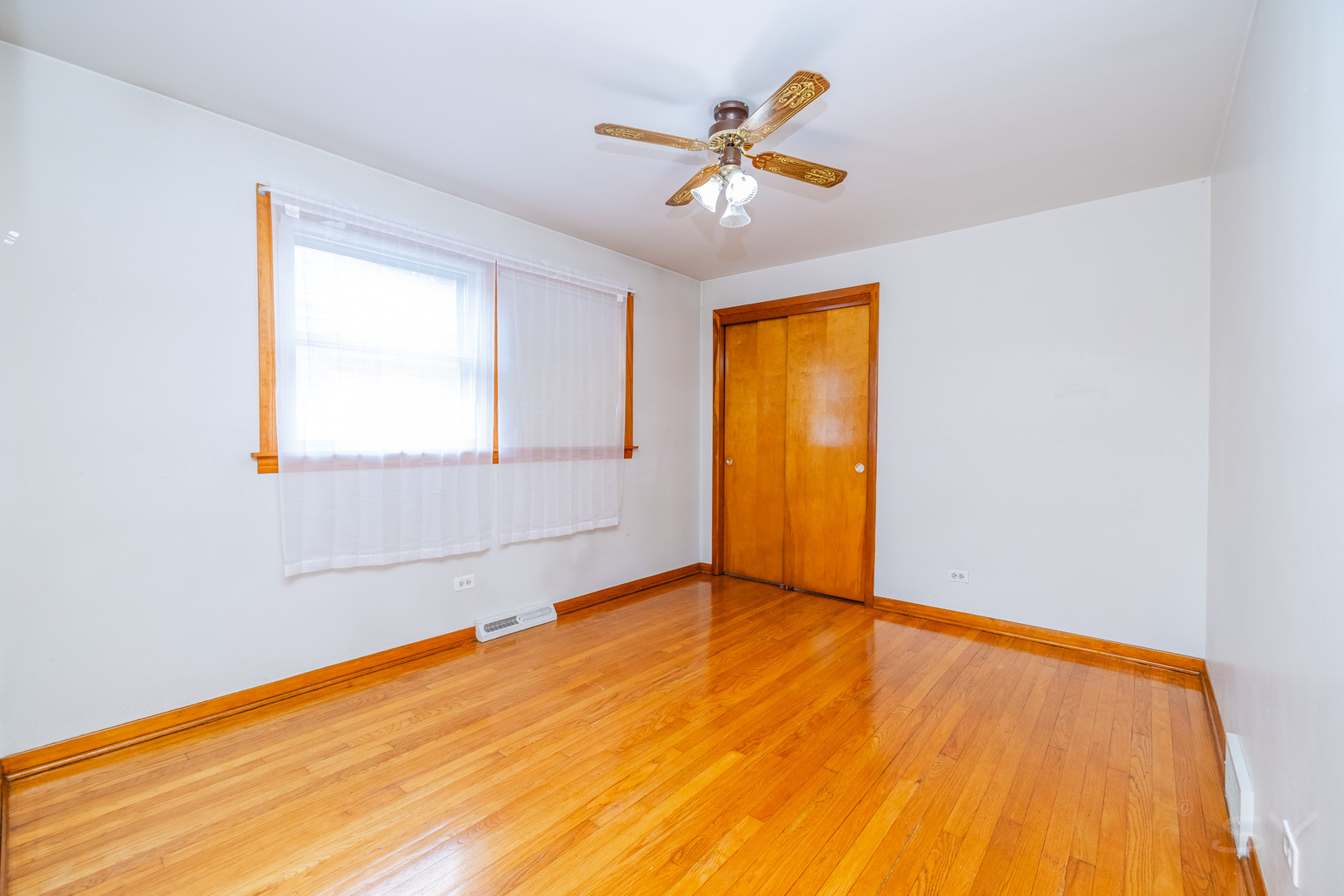 6023 S Parkside Avenue Property Photo 3