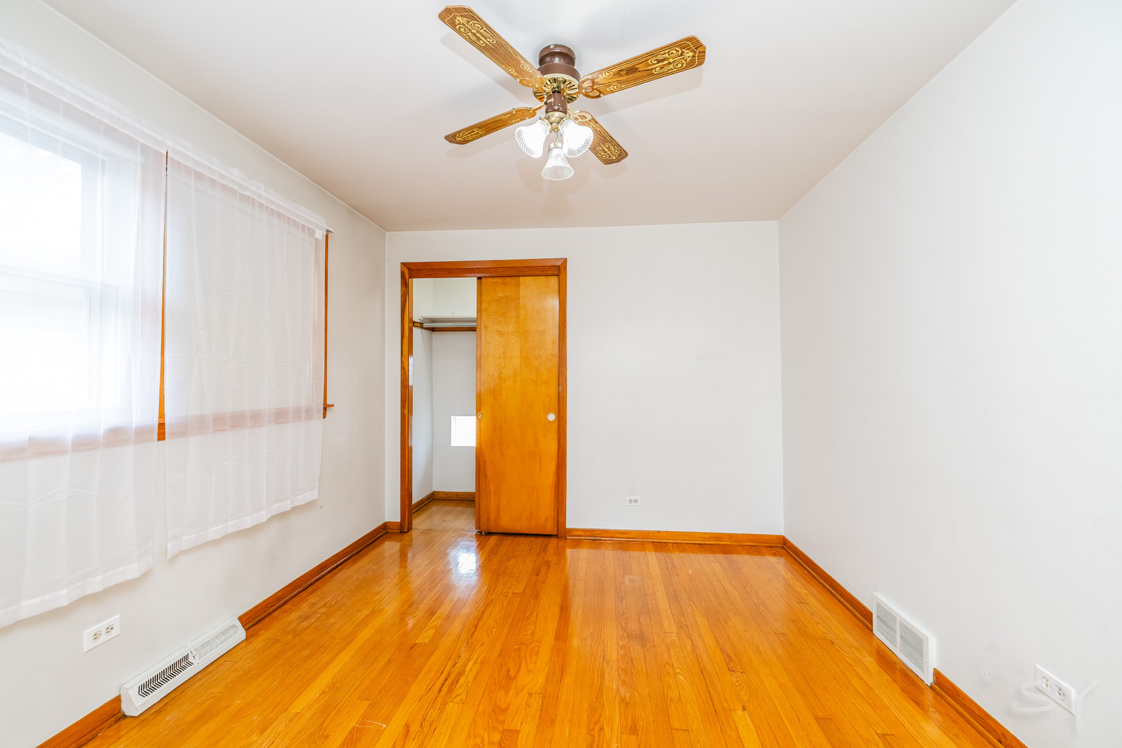 6023 S Parkside Avenue Property Photo 4