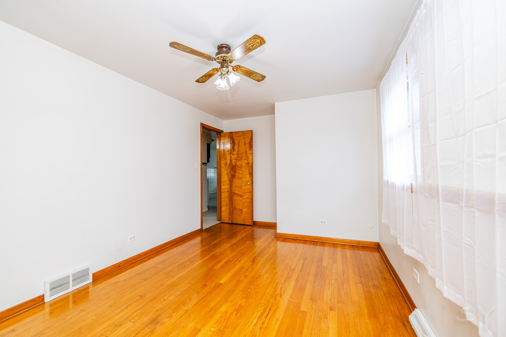 6023 S Parkside Avenue Property Photo 6