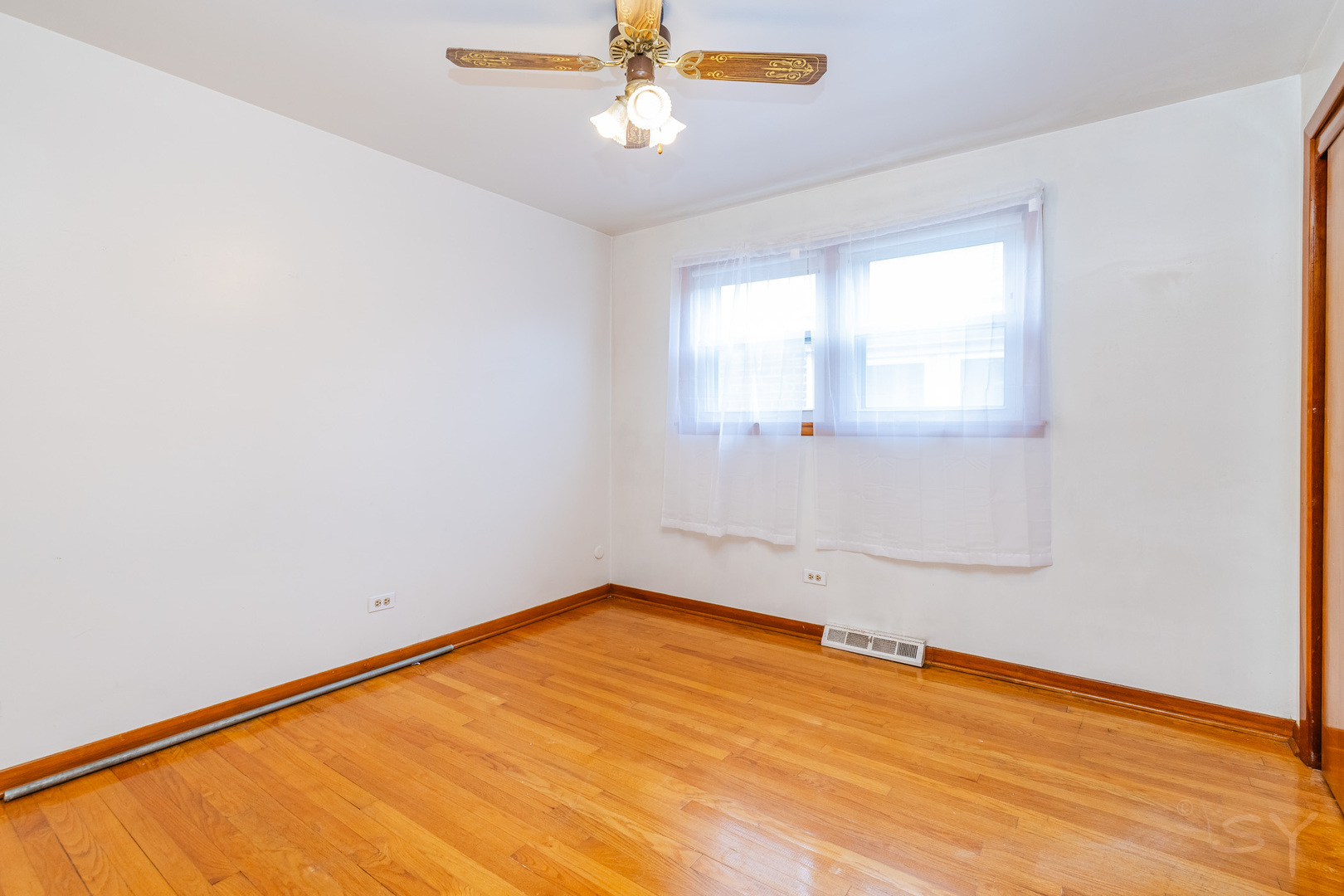 6023 S Parkside Avenue Property Photo 8