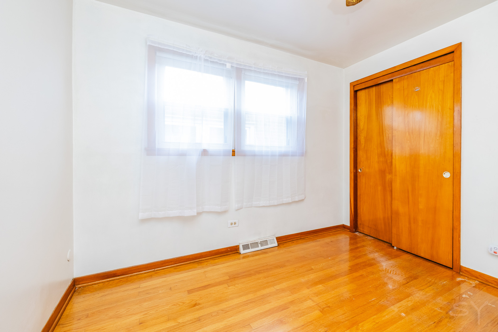 6023 S Parkside Avenue Property Photo 9
