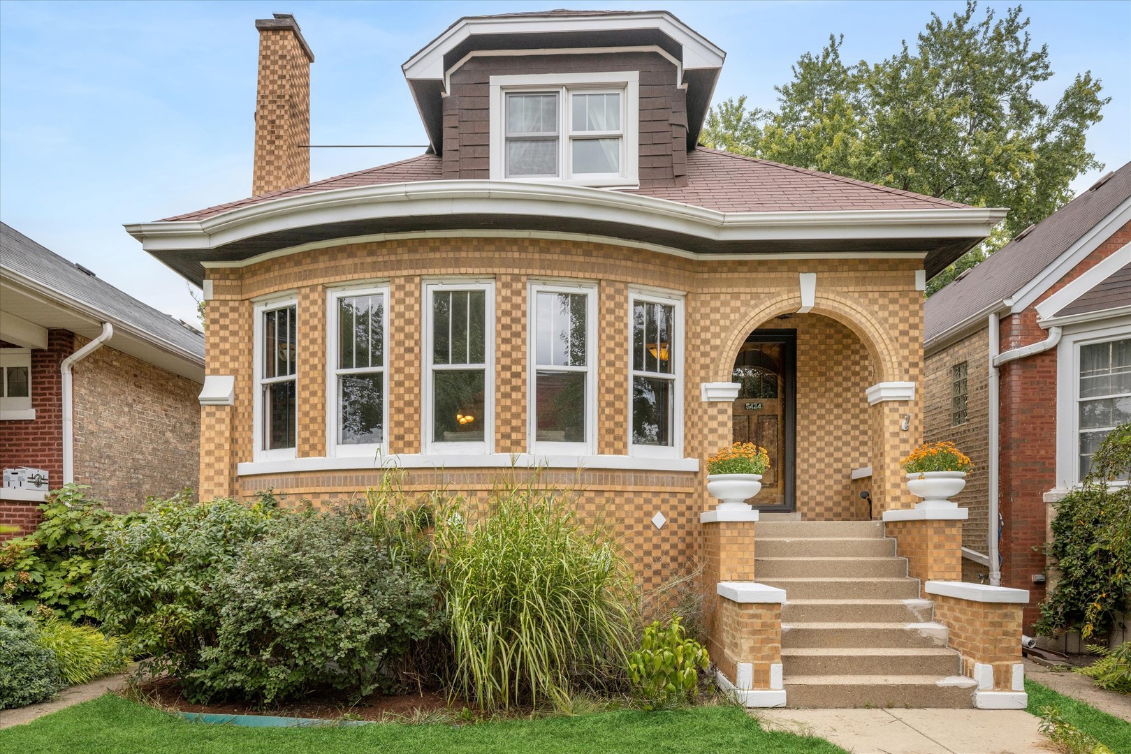 5424 W Waveland Avenue Property Photo 1