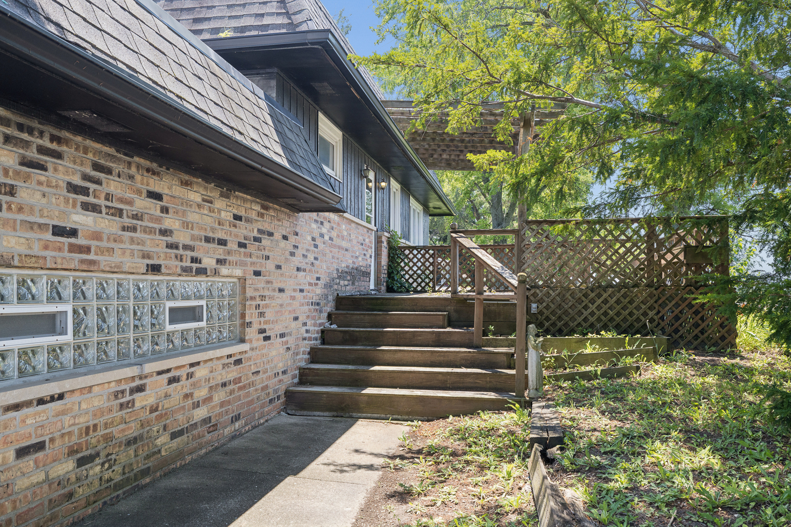 2740 N Cedar Road Property Photo 2