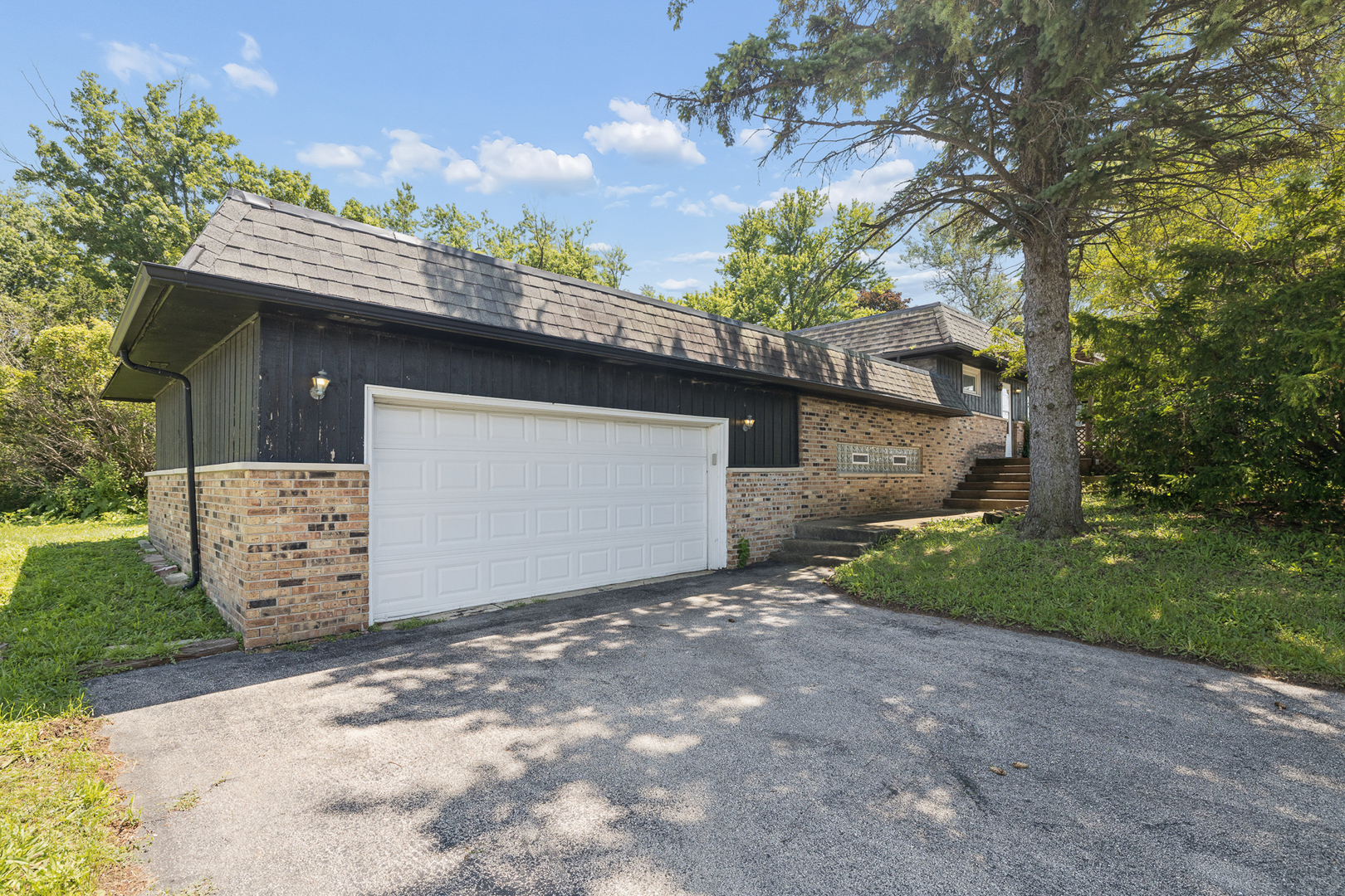 2740 N Cedar Road Property Photo 3