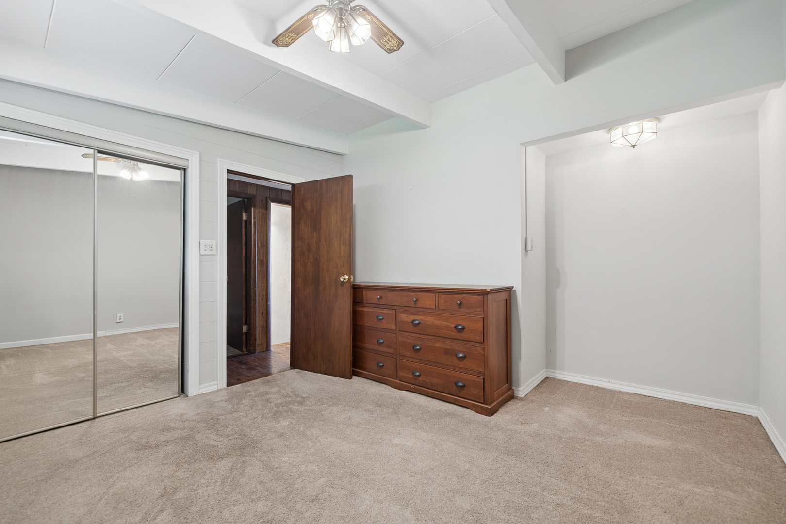 2740 N Cedar Road Property Photo 11