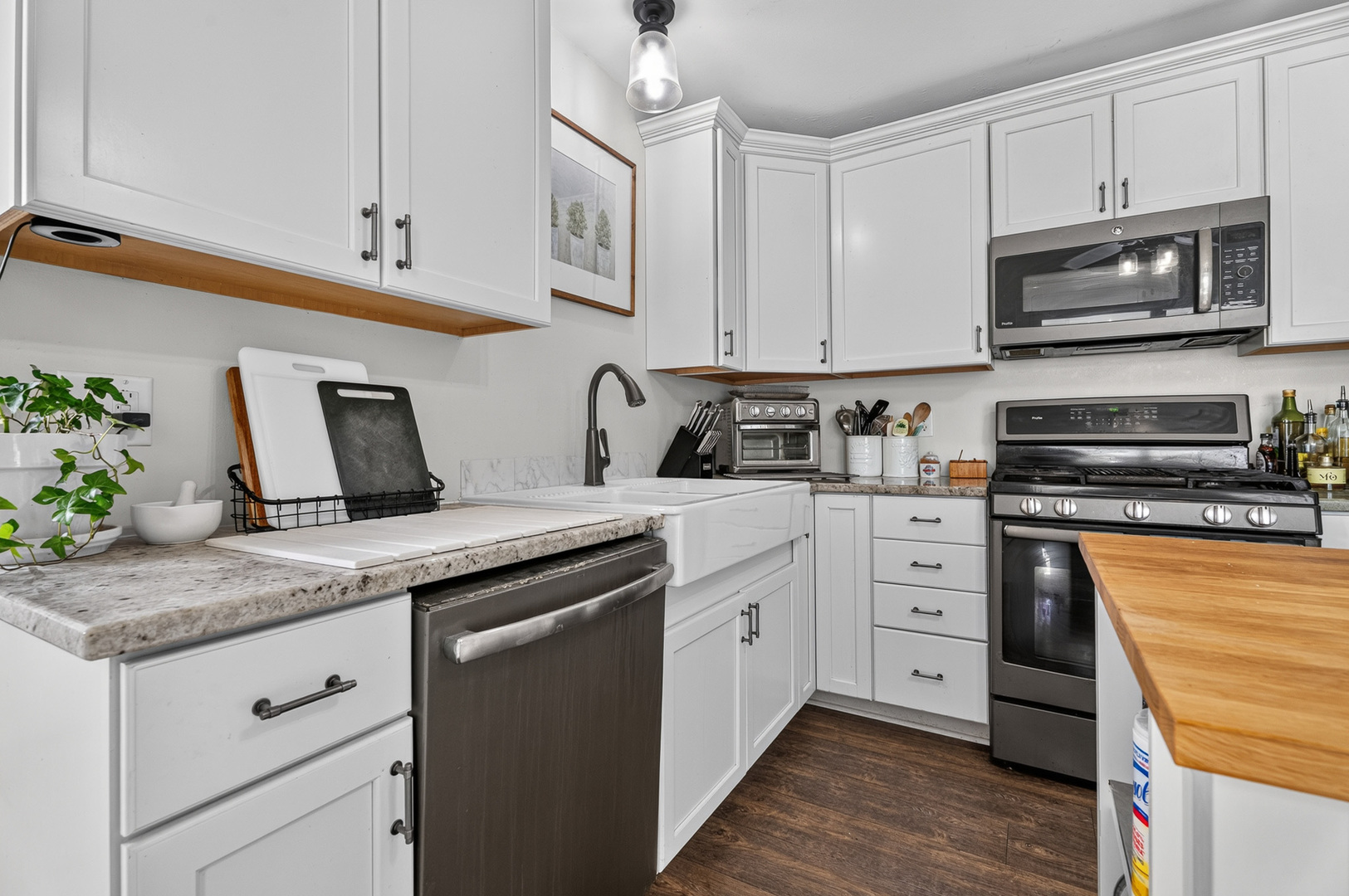 428 Kenyon Avenue Property Photo 3