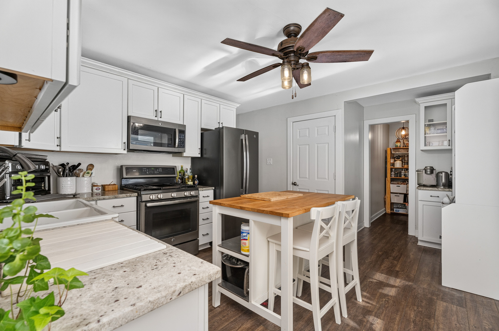 428 Kenyon Avenue Property Photo 7