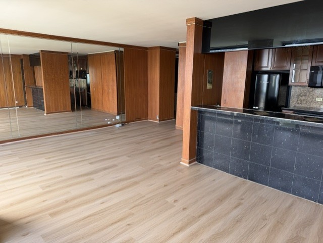 4343 N Clarendon Avenue 2108 Property Photo 5
