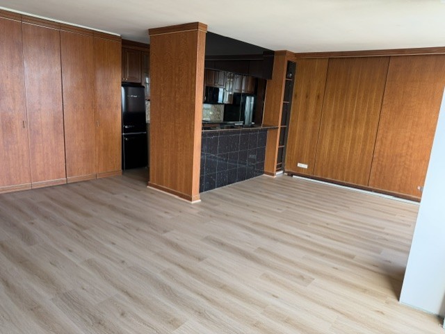 4343 N Clarendon Avenue 2108 Property Photo 6