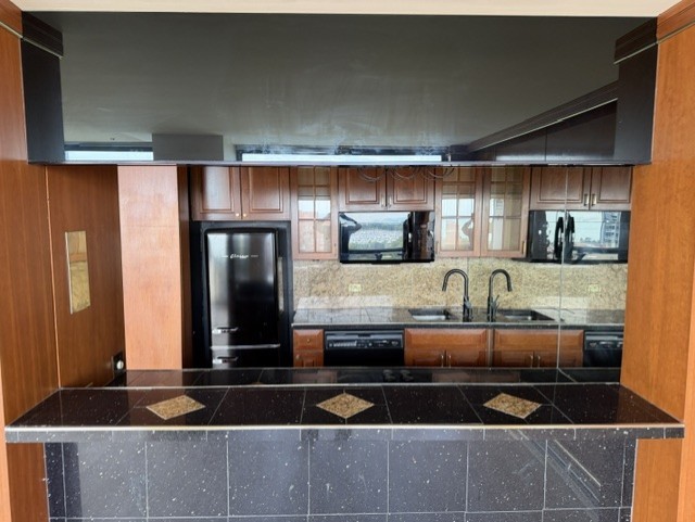 4343 N Clarendon Avenue 2108 Property Photo 7