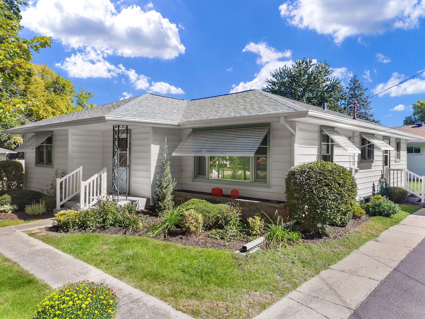 907 4th Street Property Photo 1