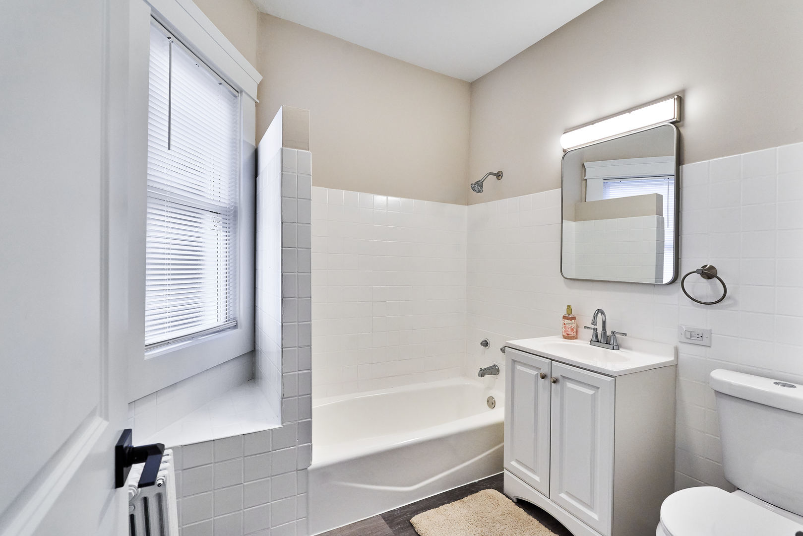 4589 S Archer Avenue Property Photo 8