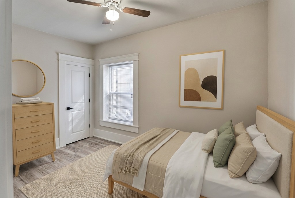 4589 S Archer Avenue Property Photo 9