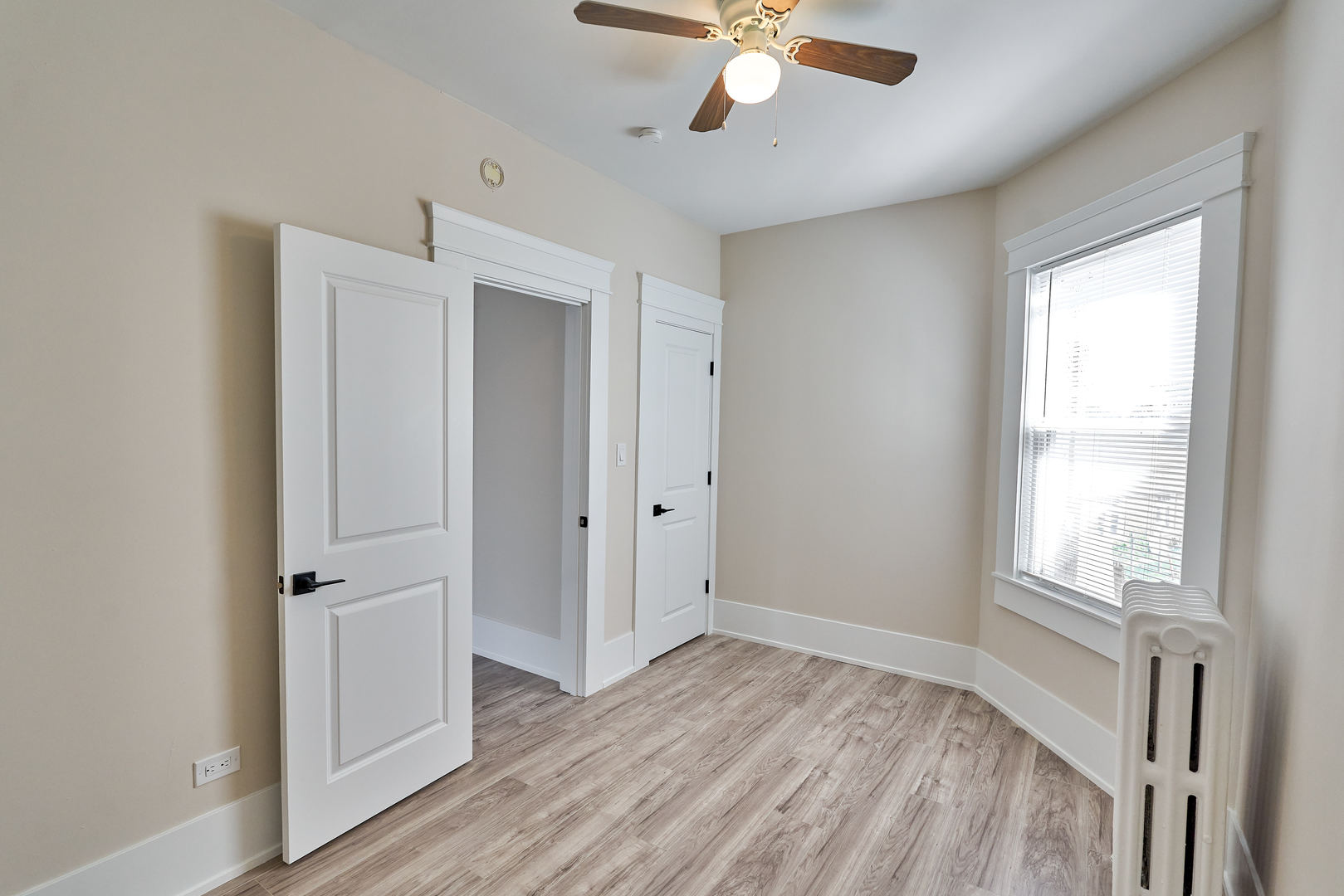 4589 S Archer Avenue Property Photo 17