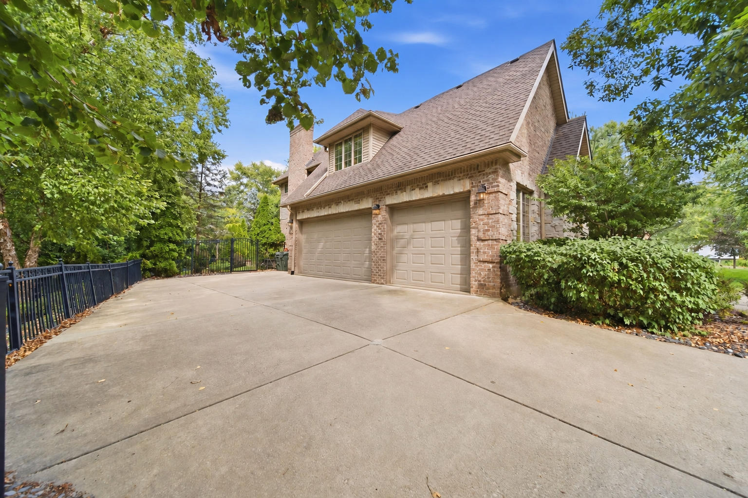209 Linden Oaks Lane Property Photo 4