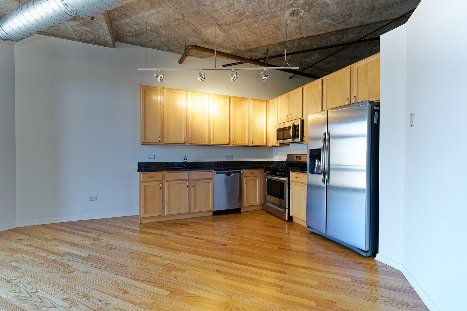 933 W Van Buren Street 821 Property Photo 2