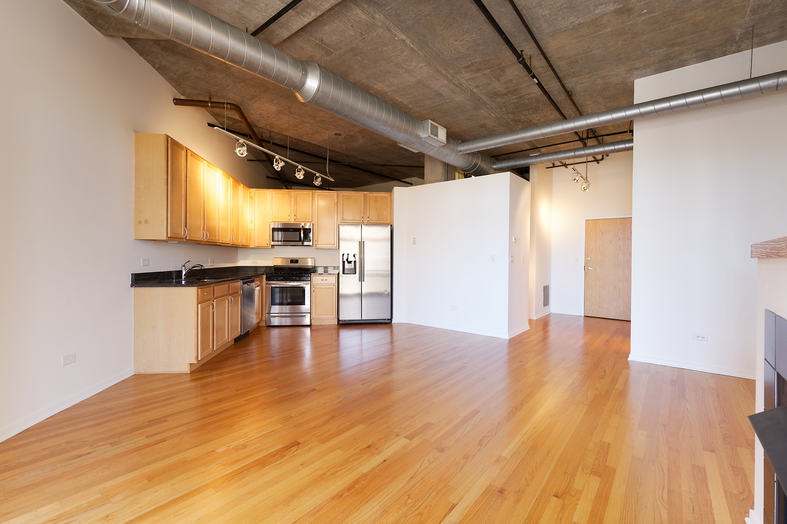 933 W Van Buren Street 821 Property Photo 4
