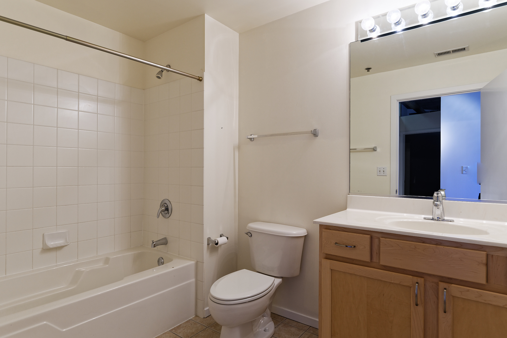 933 W Van Buren Street 821 Property Photo 14