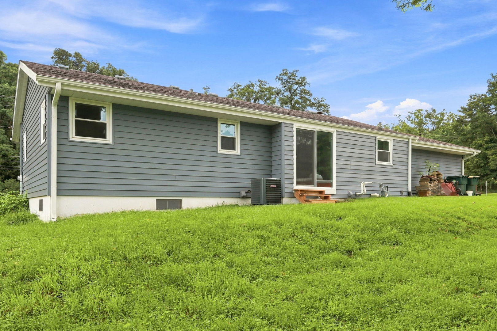 544 Sunset Vale Property Photo 3