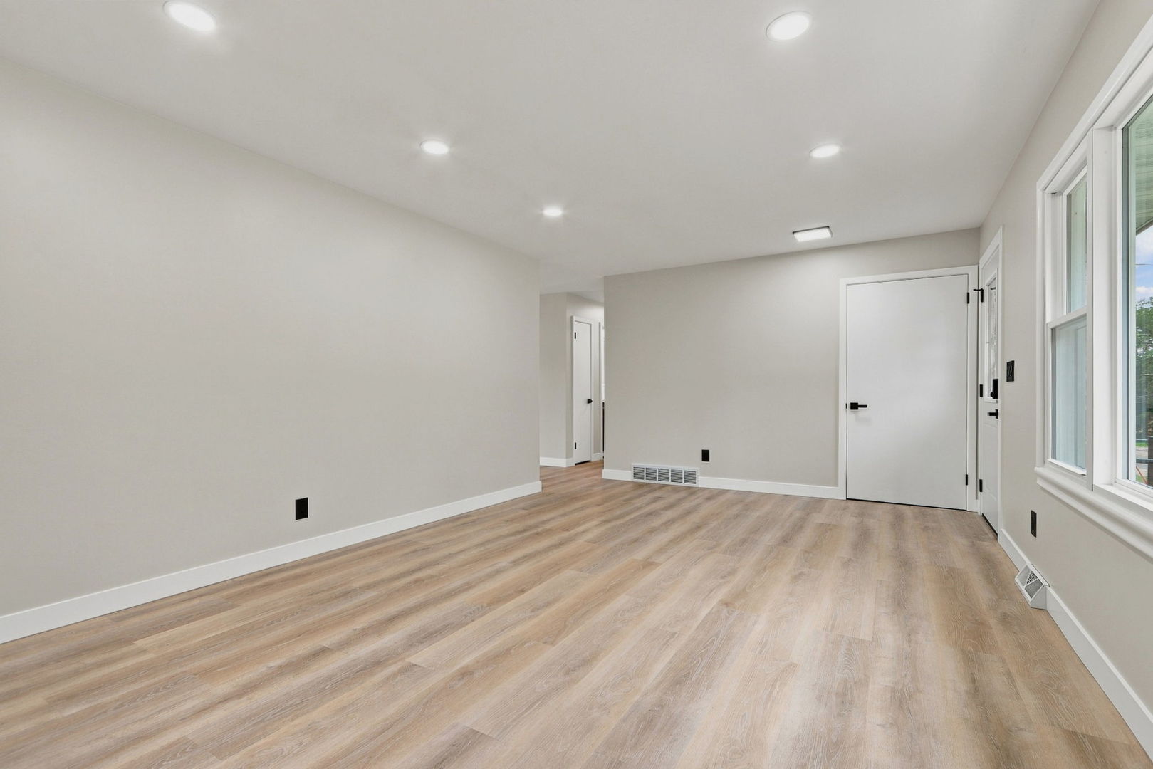 544 Sunset Vale Property Photo 7