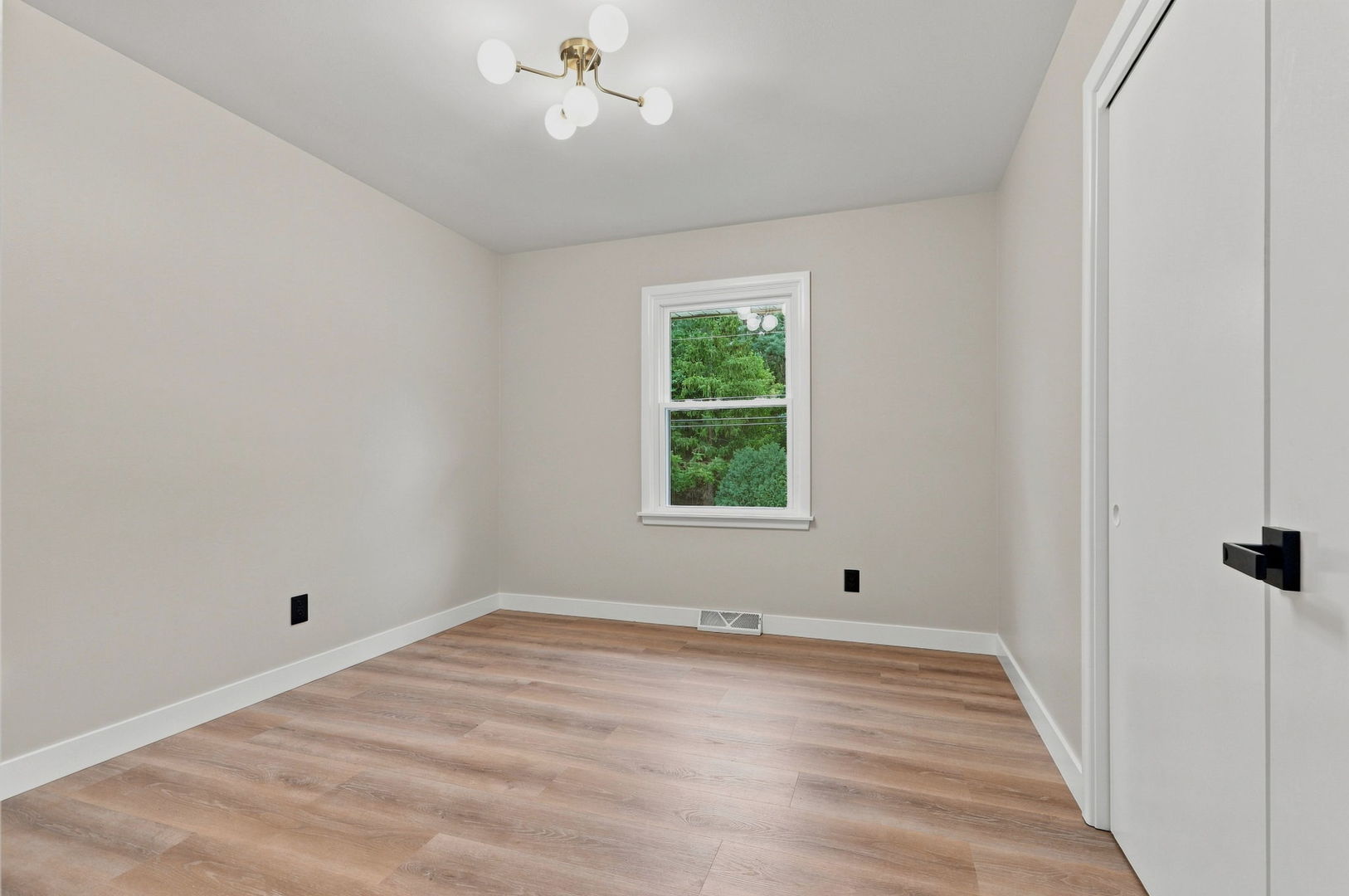 544 Sunset Vale Property Photo 17
