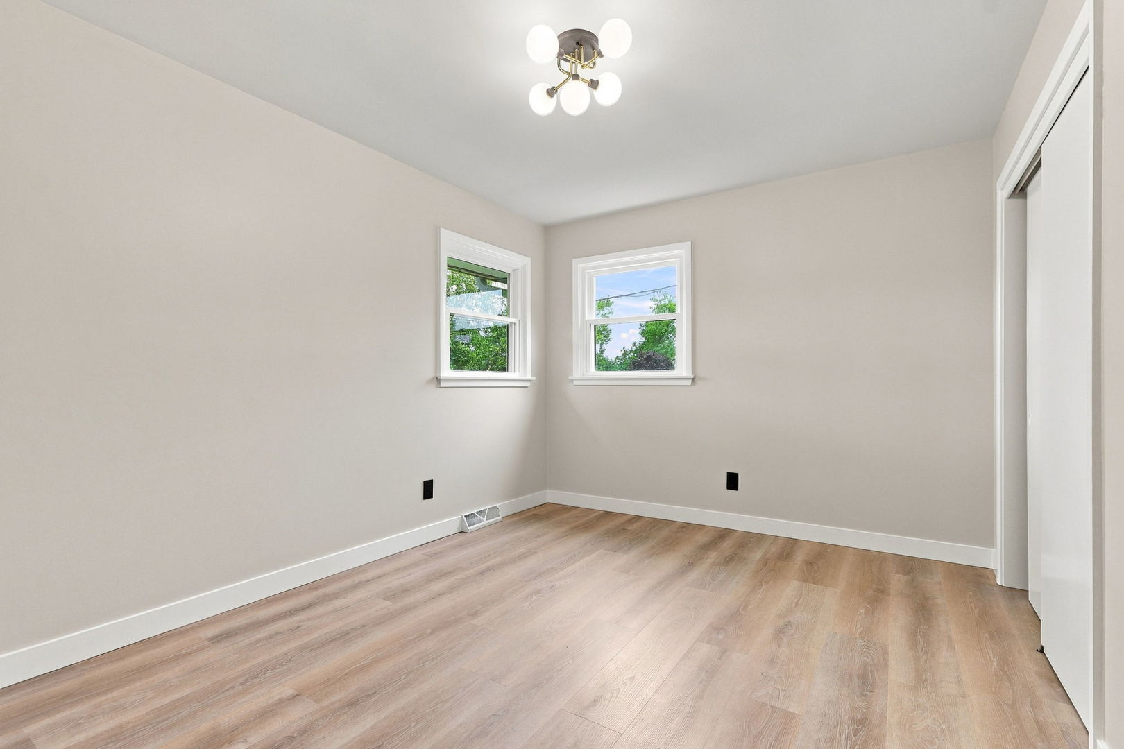 544 Sunset Vale Property Photo 18