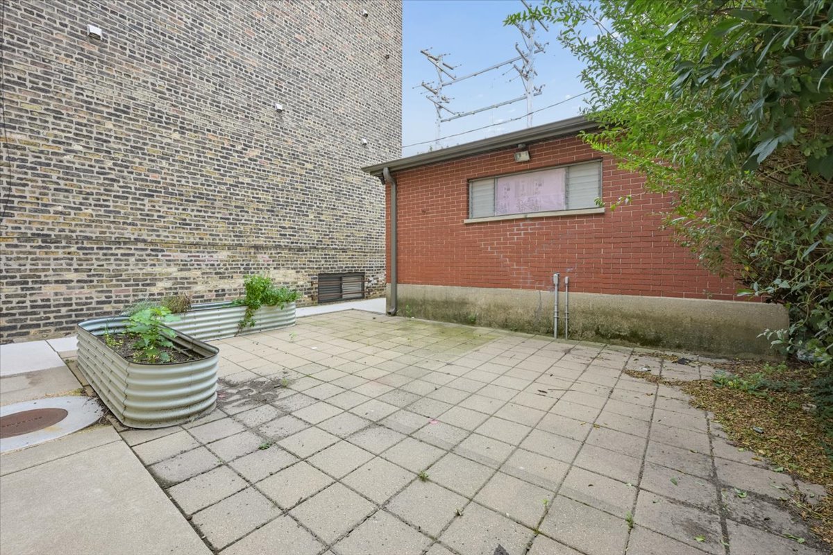 1730 N Wilmot Avenue Property Photo 34