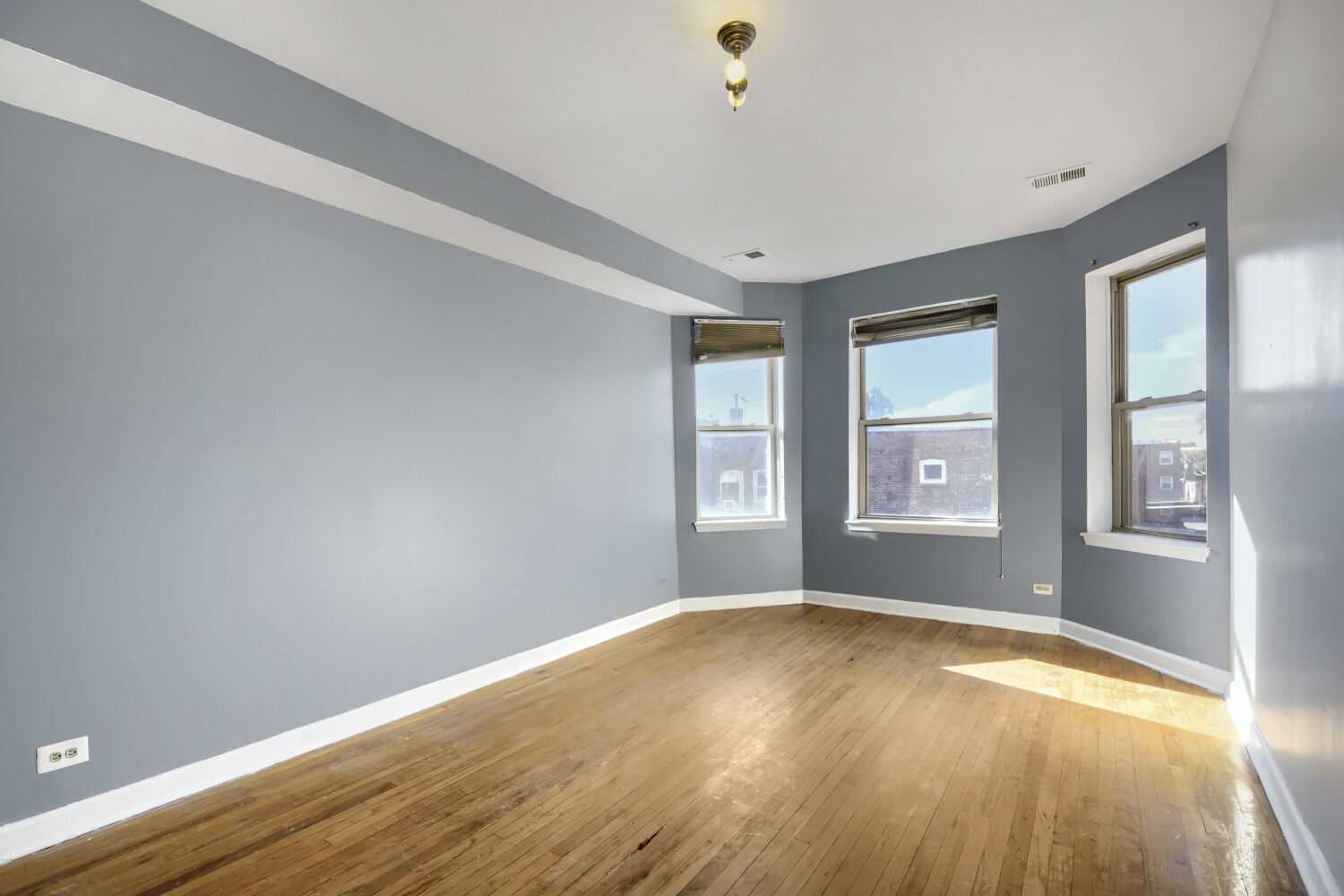 7724 S Cornell Avenue 3u Property Photo 3