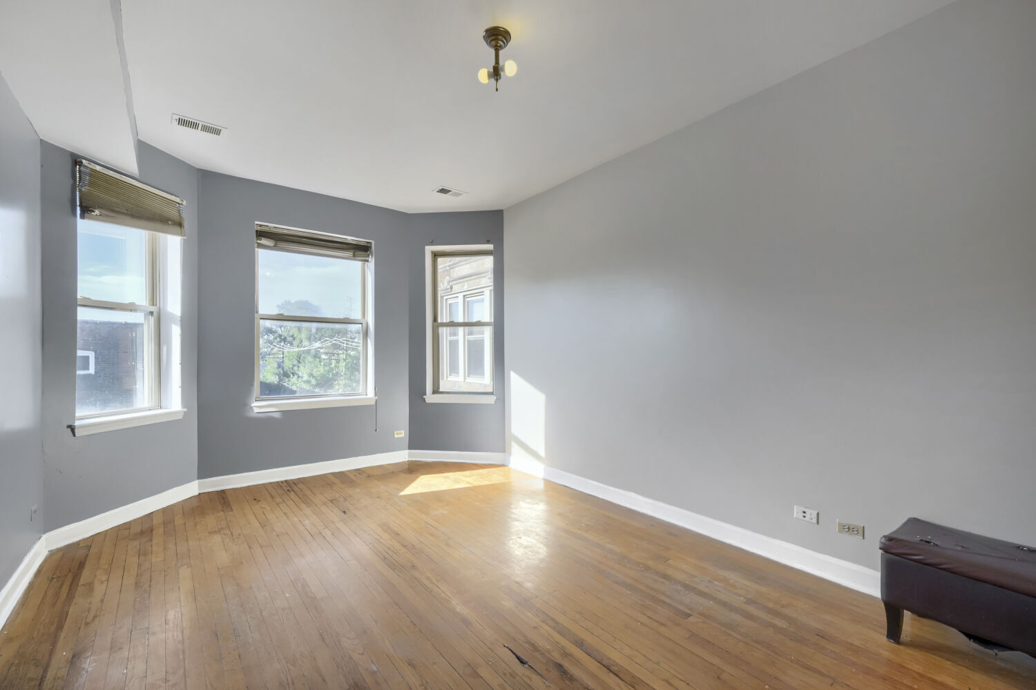 7724 S Cornell Avenue 3u Property Photo 4