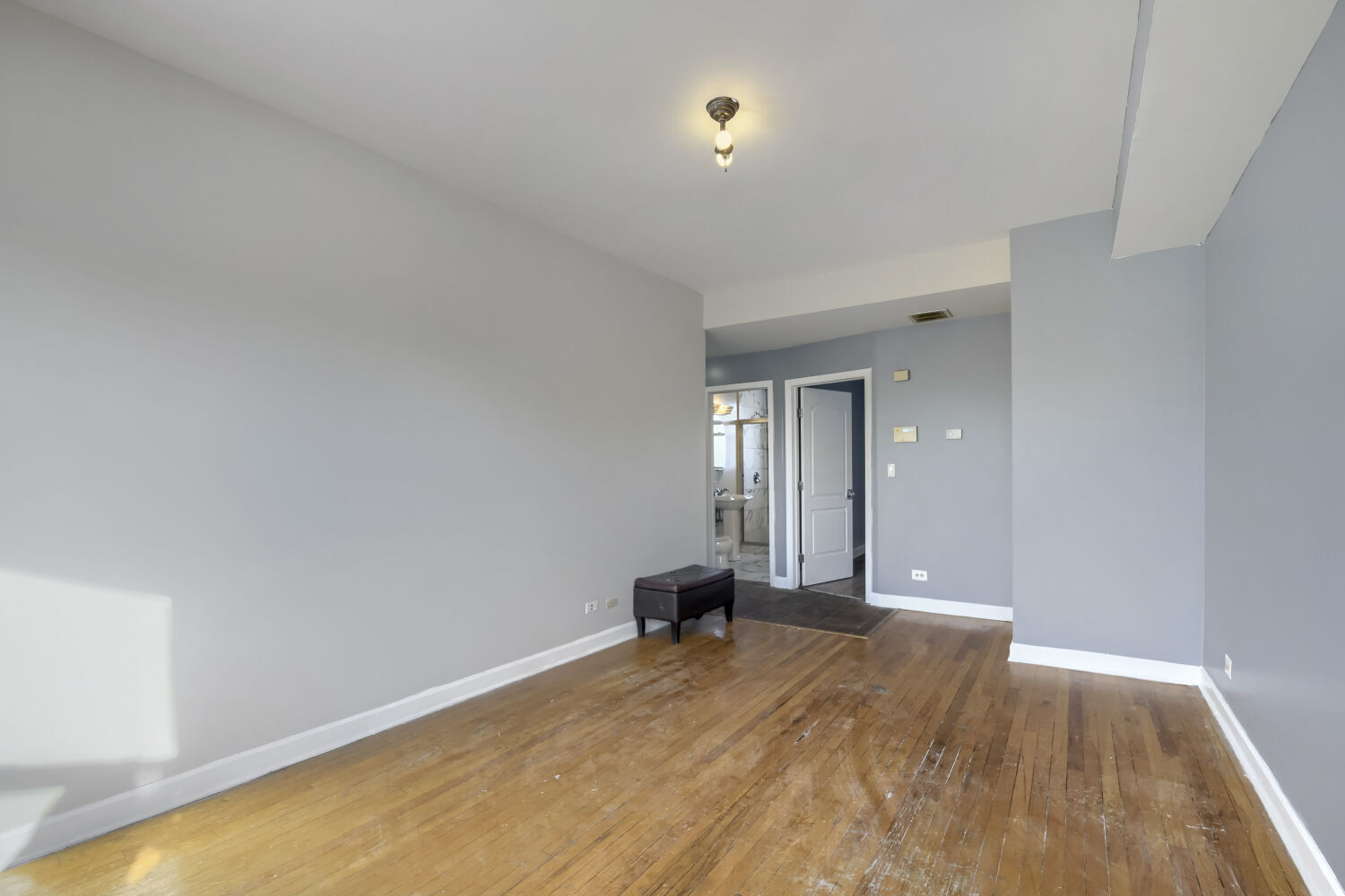 7724 S Cornell Avenue 3u Property Photo 5